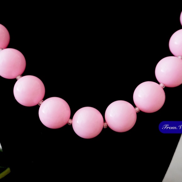 🎀 VINTAGE Pink Beaded Bold / Statement Necklace 📿 - Picture 2 of 4